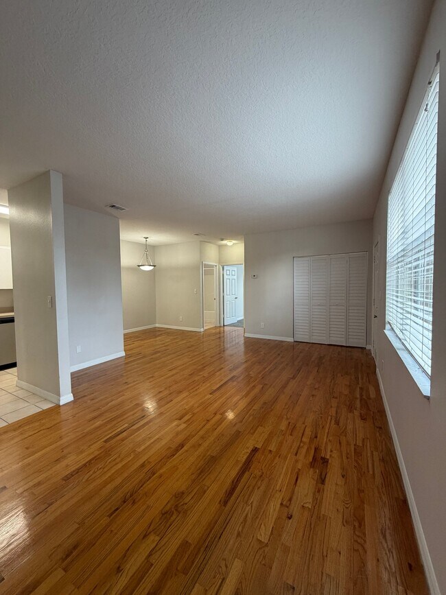 Foto del edificio - 2403 W Platt St