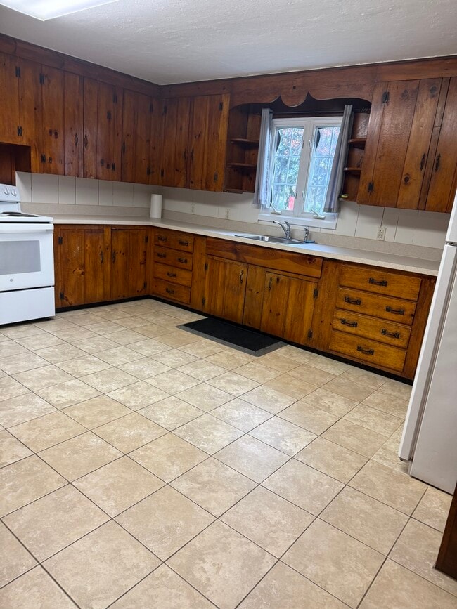 Building Photo - 150 Spencer St