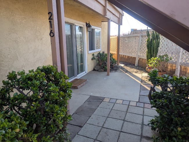 Building Photo - 216 Melrose Dr