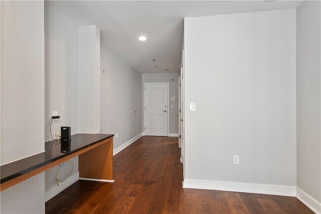 Building Photo - 44 Peachtree Pl NW