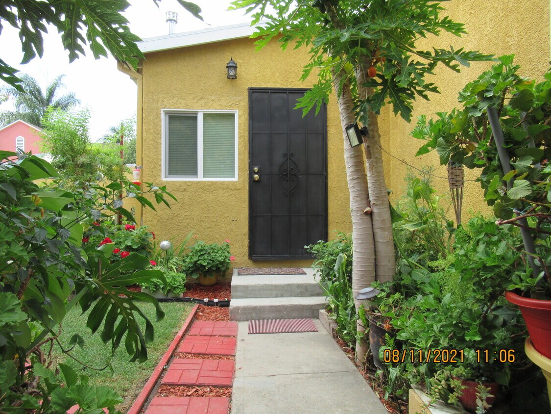 Primary Photo - 3068 Hope St