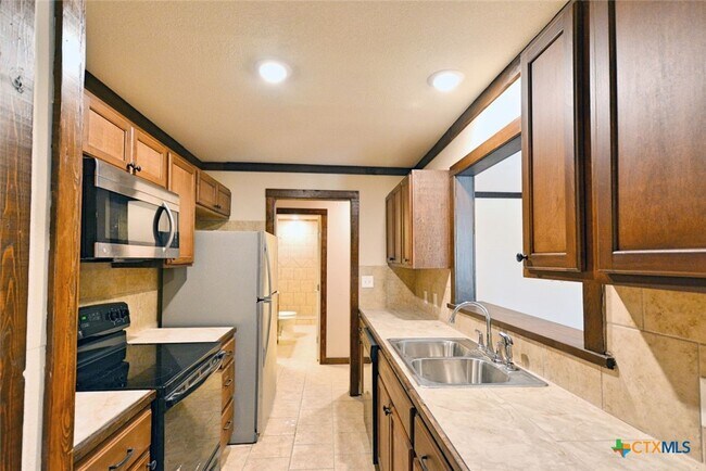 Foto del edificio - 1155 Farm To Market Rd 2722