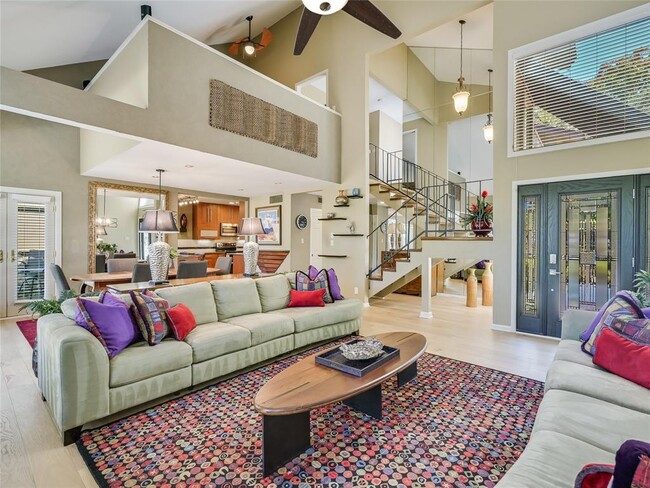 Building Photo - 10 Stoney Creek Cove