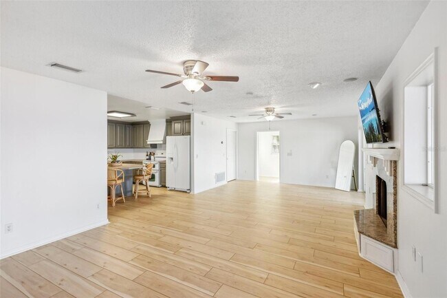 Foto del edificio - 3420 Lake Harney Cir