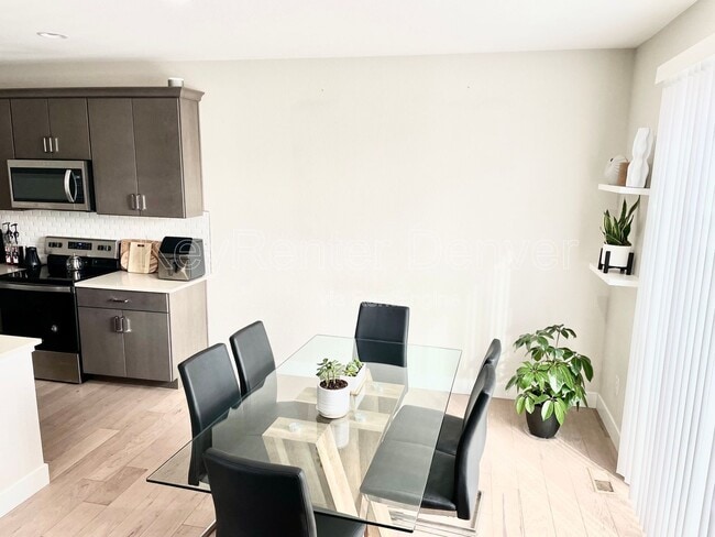 Building Photo - 9675 E Idaho Pl