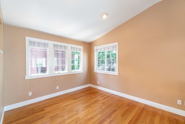 Building Photo - 1347 Park Ave