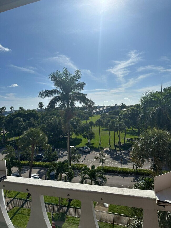 Foto del edificio - 15 S Golfview Rd