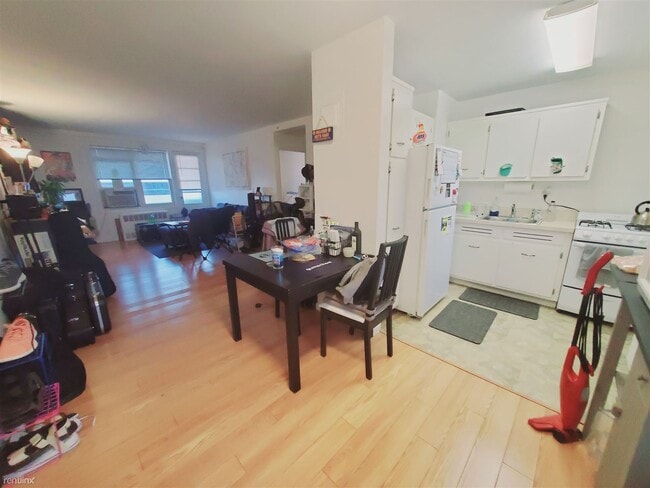 Building Photo - 1 br, 1 bath Condo - 700 Summer St Unit 6