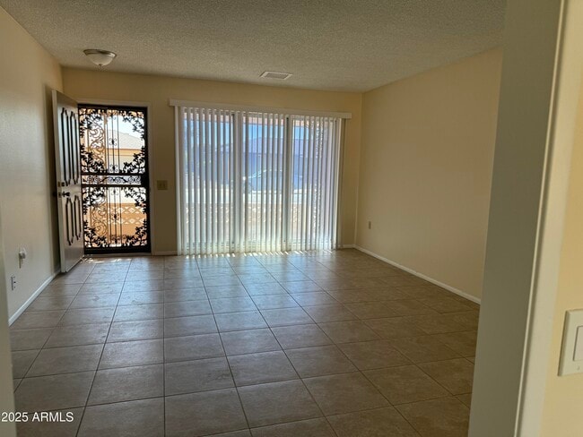 Foto del edificio - 9338 W Glen Oaks Cir N