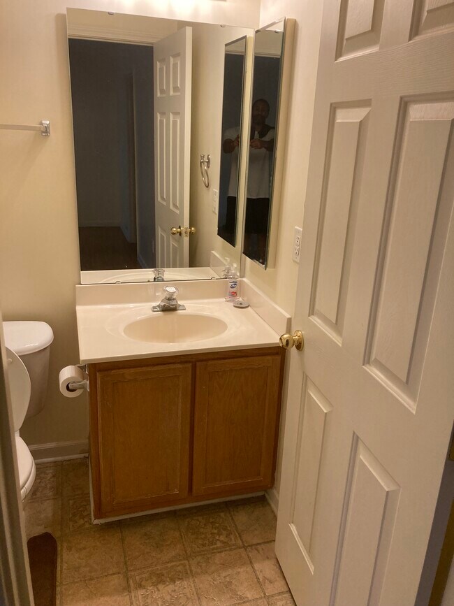 Building Photo - 471 Canewood Pl