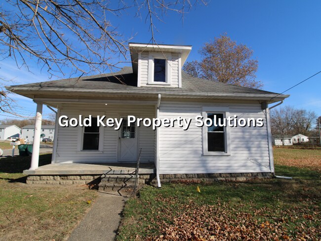 Foto del edificio - MUNCIE Updated 2 BR 1 BA House with New Fl...