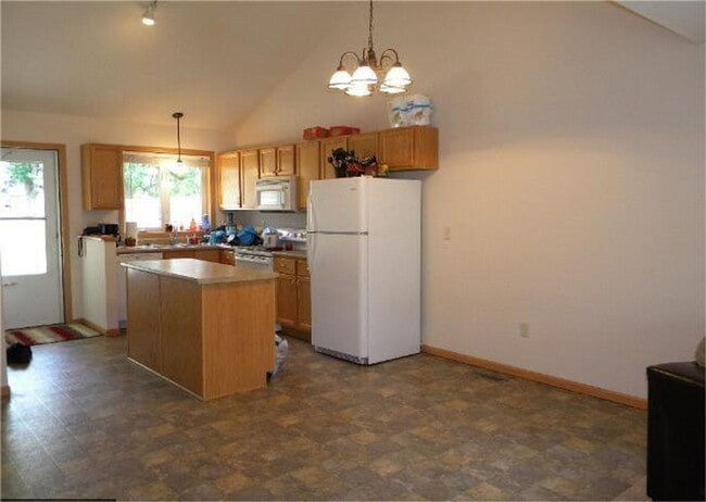 Foto del edificio - 1040/1044 4th St SE, Forest Lake, MN 55129 (duplex)