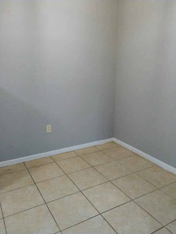 Building Photo - 1045 Manson Dr