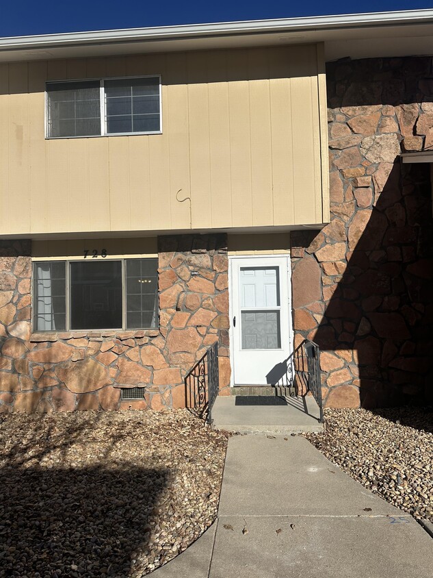 728 27th Ave, Greeley, CO 80634 Townhome Rentals in Greeley CO