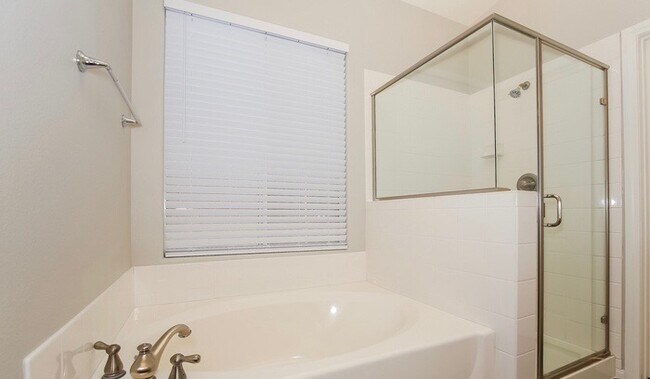 Building Photo - 509 Fiesta Del Rey Ave
