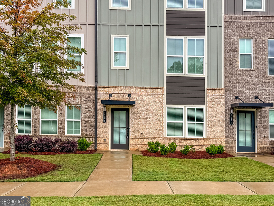 Foto principal - 1136 Buice Lake Pkwy