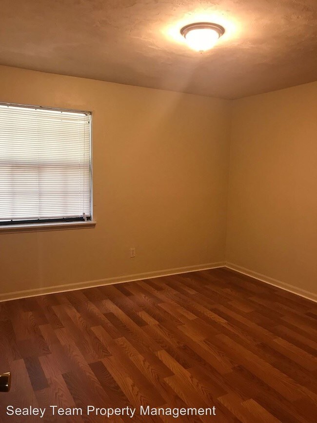 Building Photo - 1571 Live Oak Dr