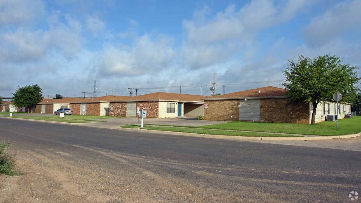 Primary Photo - Everstone Apartments