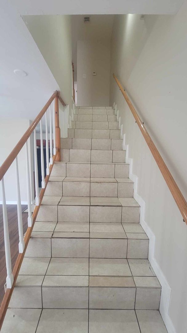 Building Photo - Spacious 3 Bedroom Townhouse