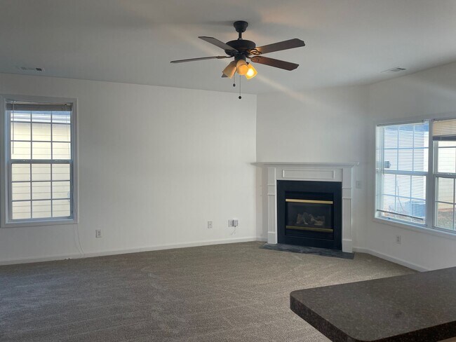 Foto del edificio - Gorgeous Home in The Lakes at Cedar Grove ...