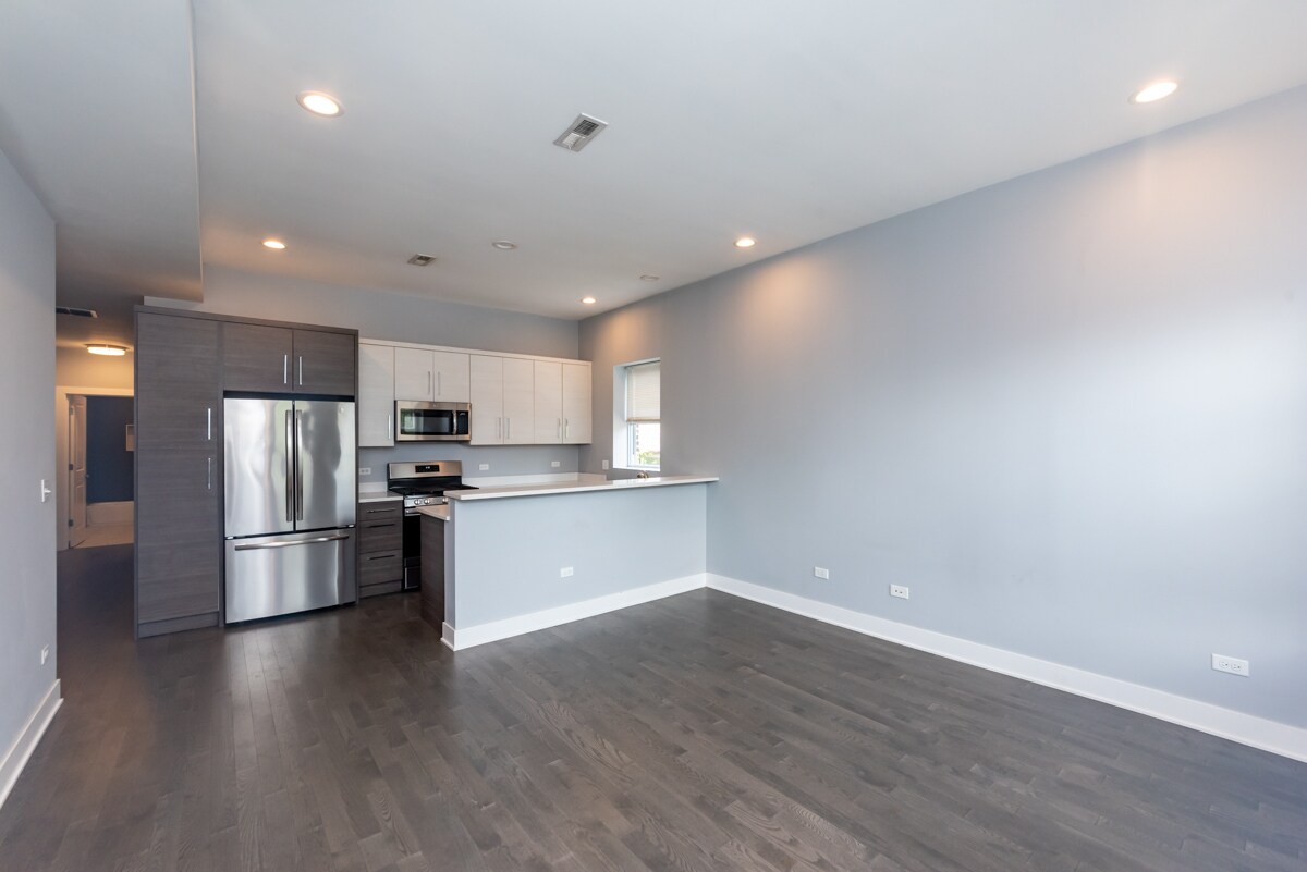 2026 W Coulter St Unit 2, Chicago, IL 60608 Apartments in Chicago, IL