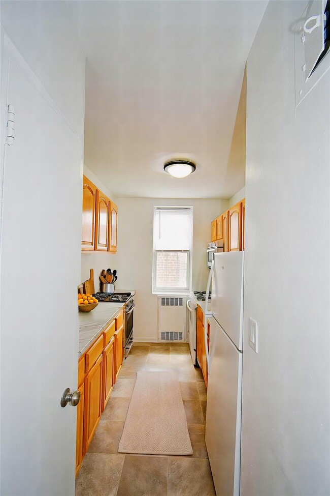 Building Photo - 770 Bronx River Rd
