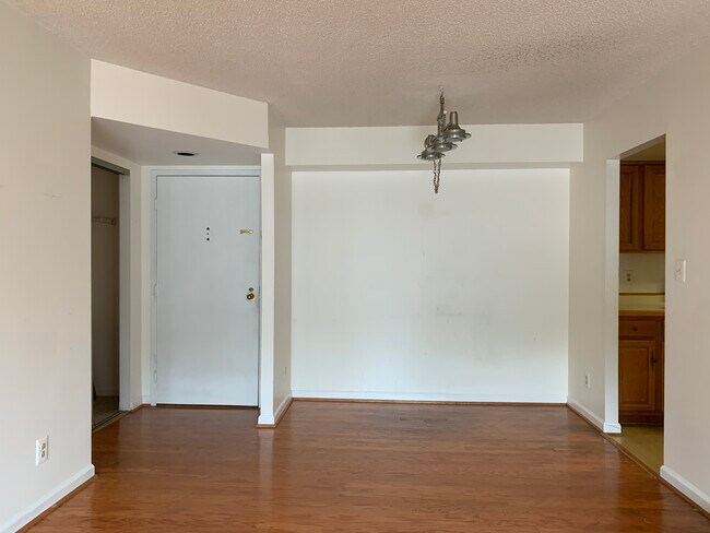 Dinning room - 807 N Howard St