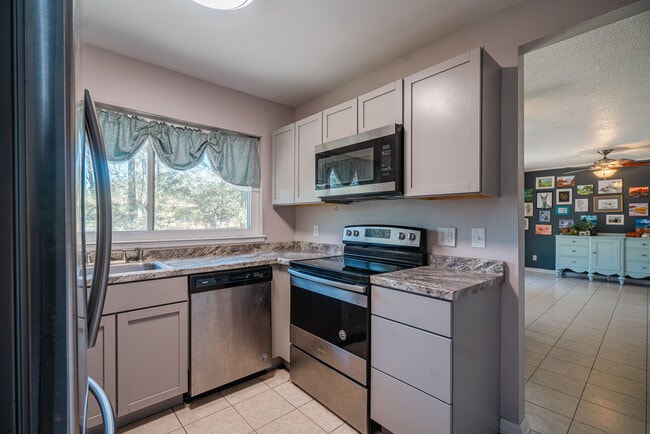 Building Photo - 615 Olmstead Dr