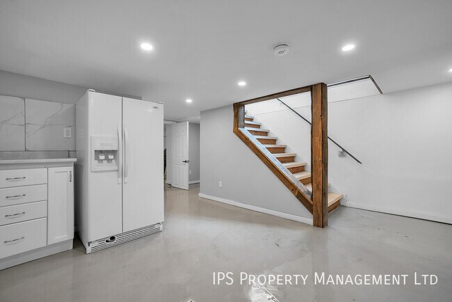 Building Photo - 2 Bed + Den | 1 Bath