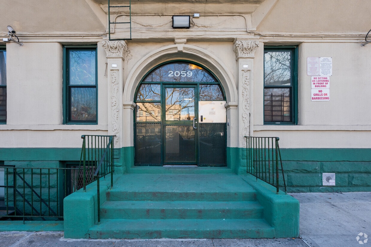 Primary Photo - 47 E 130th St