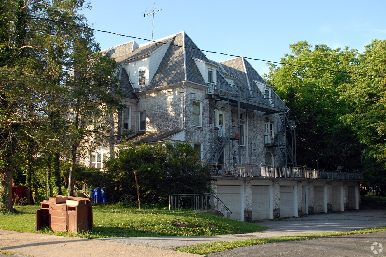 Primary Photo - 1003 N Charlotte St