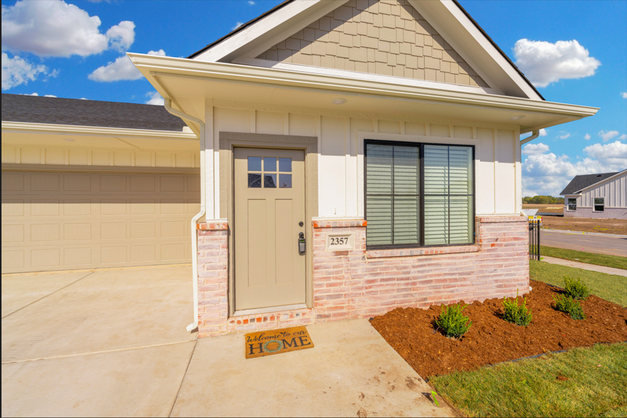 Foto principal - *Beautiful New Duplexes in Goddard School ...