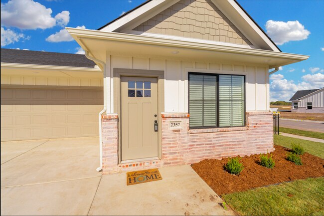 Foto del edificio - BRAND NEW 3 Bedroom/2 Bath Duplex in Godda...