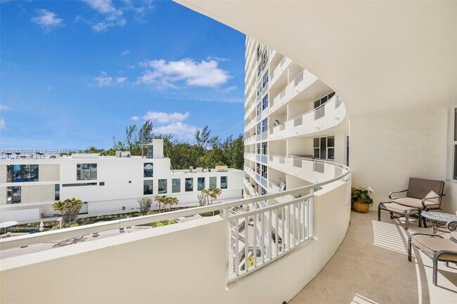 Foto del edificio - 3180 S Ocean Dr