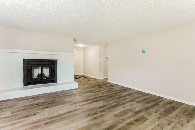 Foto del edificio - 8130 Clayburn Dr