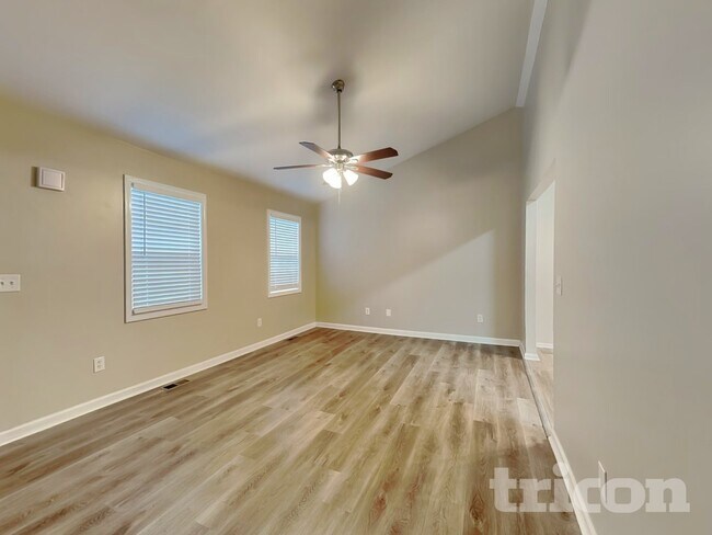 Foto del edificio - 210 Kennedy Dr