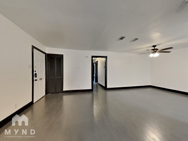 Building Photo - 428 Quentin Dr