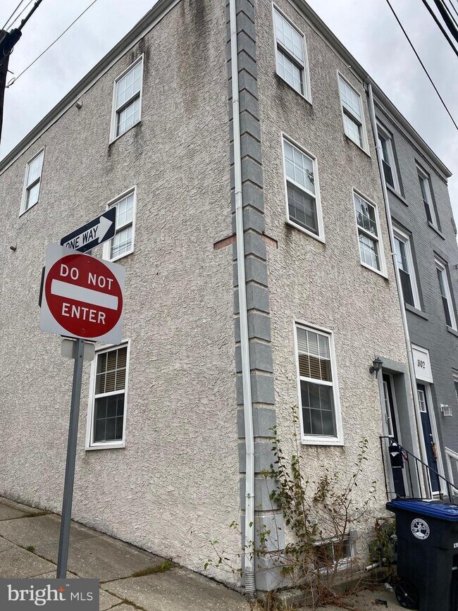 Foto del edificio - 300 E Elm St