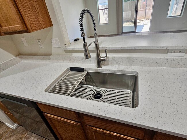 Foto del edificio - Beautiful remodeled 2 bed 2 bath home in P...