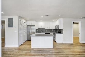 Building Photo - 434 SW 9th St