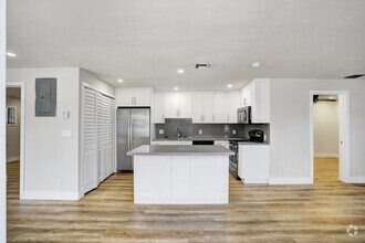 Building Photo - 434 SW 9th St