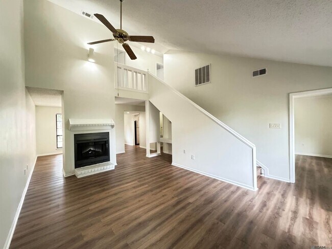 Foto del edificio - 1732 Manor Oak Dr