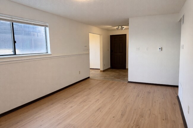 Foto del edificio - 139 Juniper Pl