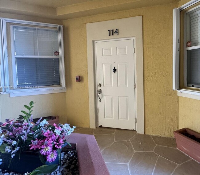 Foto del edificio - 8964 W Flagler St