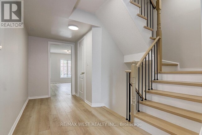 Photo du bâtiment - 20 Azzarello Ln