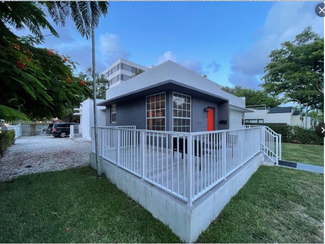 Foto del edificio - 2037 SW 22nd Ter