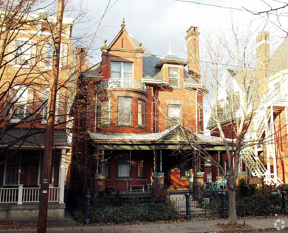 Primary Photo - Victorian Mansion & Carriage House