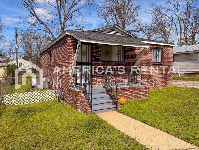 Building Photo - Updated Home for Rent in Birmingham, AL - Just minutes from Oxmoor Road!