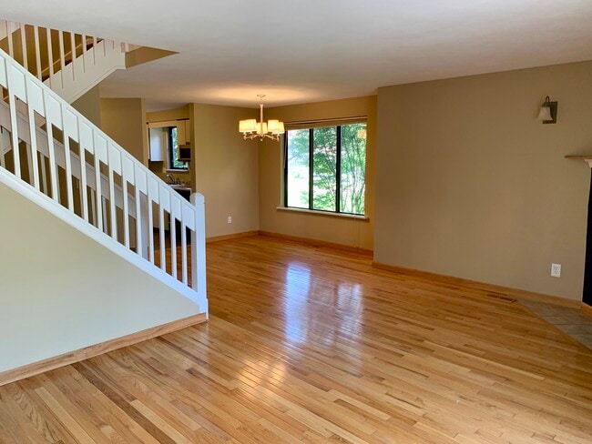 Building Photo - 8491 Bubbling Springs Dr