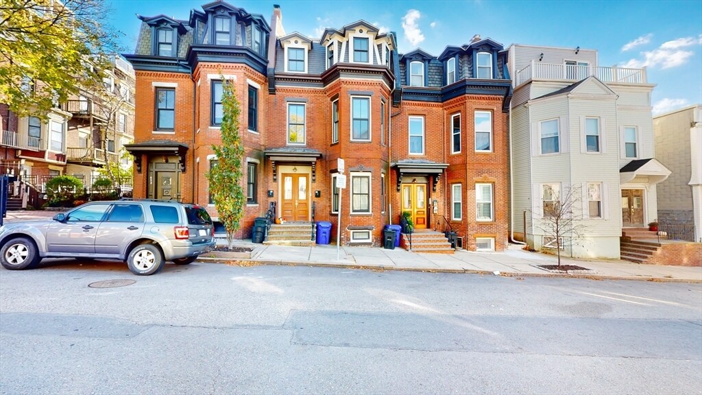 Foto del edificio - 649 E 3rd St